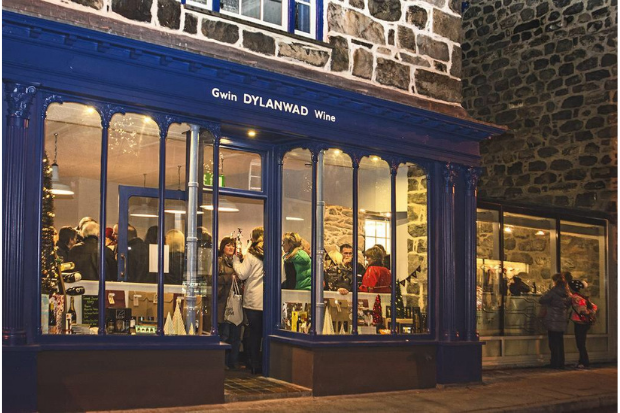 Gwin dylanwad wine bar shop front